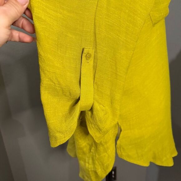 No Frills Chartreuse Green Rayon Blend Vneck Roll Tab Sleeve Top - Picture 4 of 11